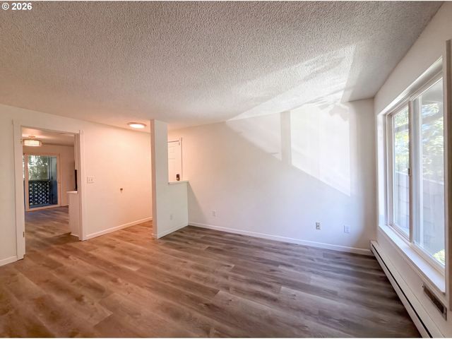 650 Sw Meadow Dr 209, Beaverton, OR 97006