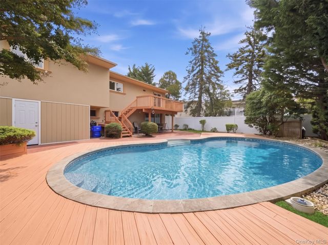 3400 Courtney Place, Baldwin, NY 11510