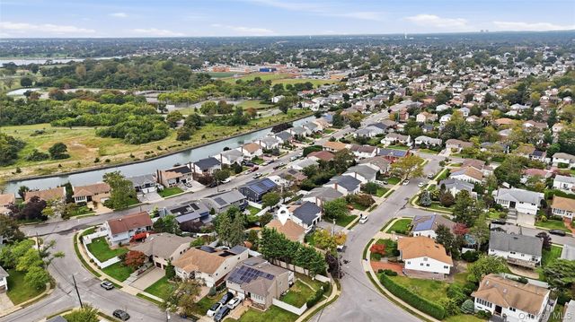 3400 Courtney Place, Baldwin, NY 11510