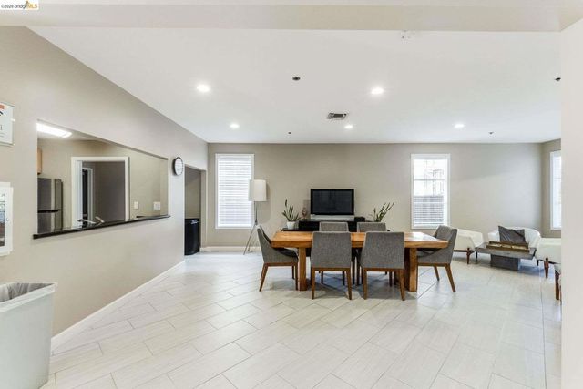 6400 6400 Christie Ave 2410, Emeryville, CA 94608