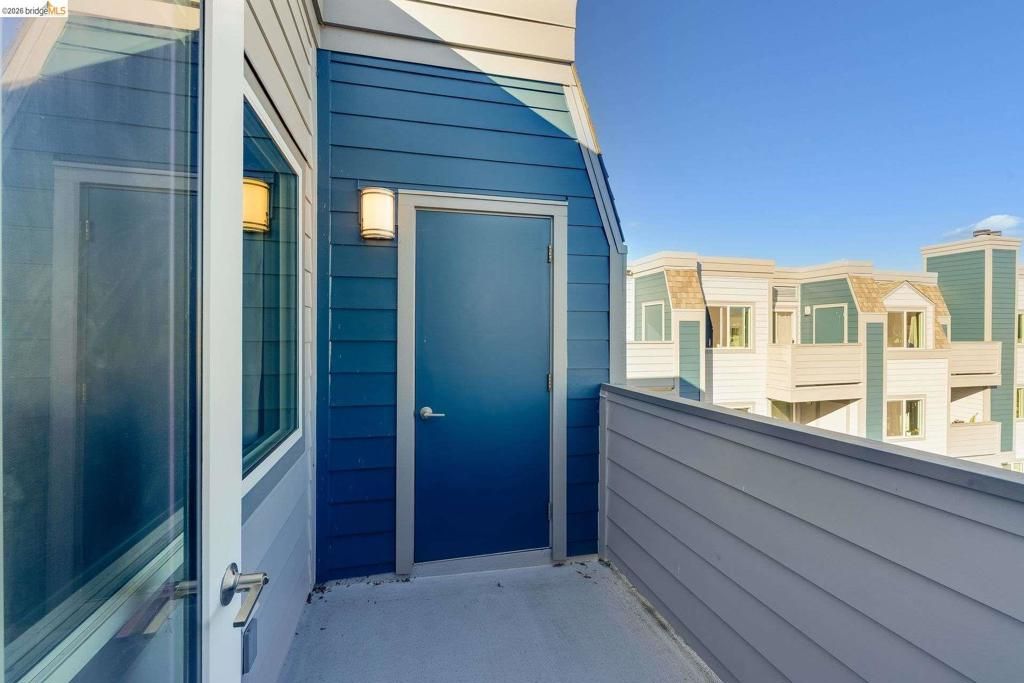 Image 10 of property listing at 6400 6400 Christie Ave 2410, Emeryville, CA 94608