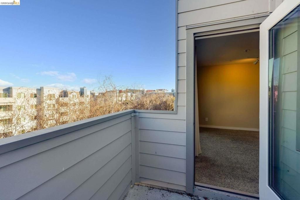 Image 11 of property listing at 6400 6400 Christie Ave 2410, Emeryville, CA 94608