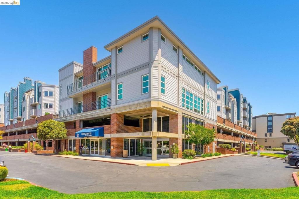 Image 20 of property listing at 6400 6400 Christie Ave 2410, Emeryville, CA 94608