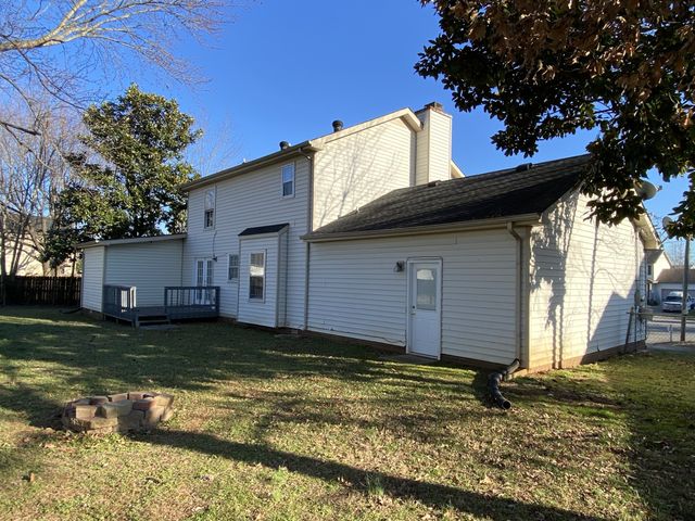 803 Parkview Ct, Clarksville, TN 37042