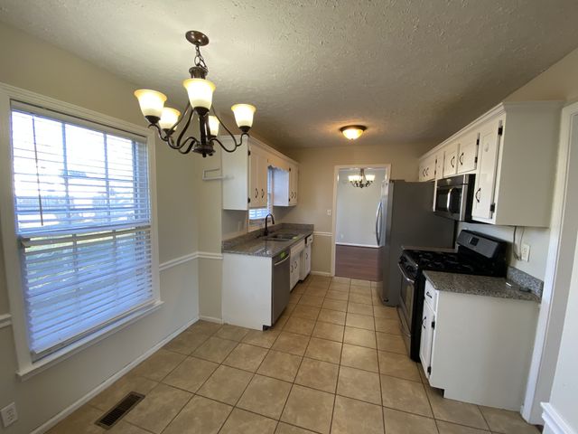 803 Parkview Ct, Clarksville, TN 37042