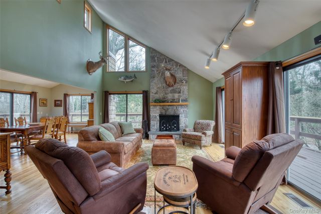 16 Shelterlands Path, Shelter Island, NY 11964