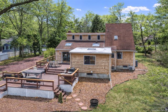 16 Shelterlands Path, Shelter Island, NY 11964