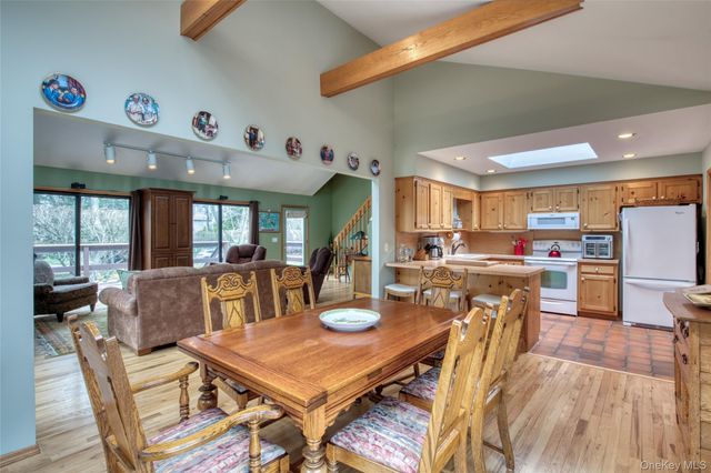 16 Shelterlands Path, Shelter Island, NY 11964