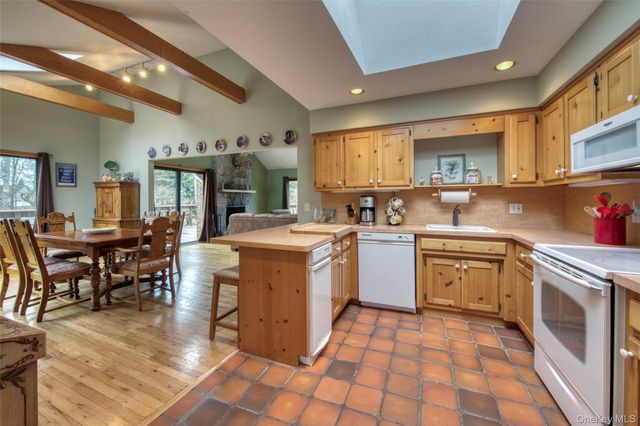 16 Shelterlands Path, Shelter Island, NY 11964