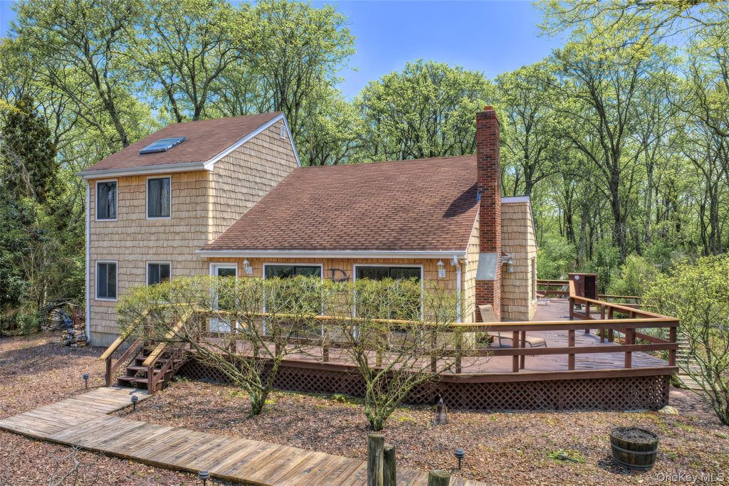 16 Shelterlands Path, Shelter Island, NY 11964