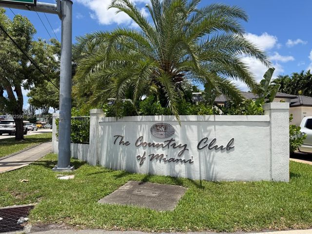 18801 Oakland Hills Drive, Hialeah, FL 33015