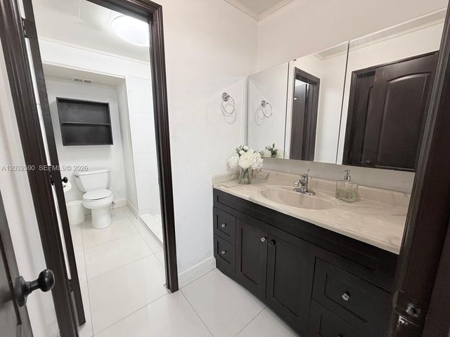 18801 Oakland Hills Drive, Hialeah, FL 33015