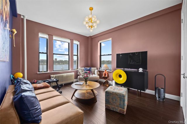 725 Riverside Drive 9C, New York (manhattan), NY 10031