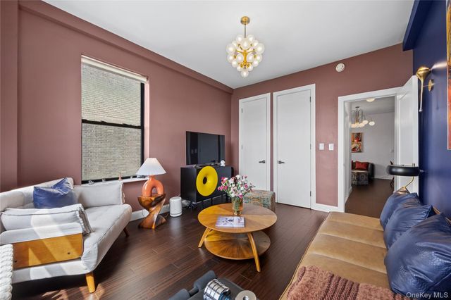 725 Riverside Drive 9C, New York (manhattan), NY 10031