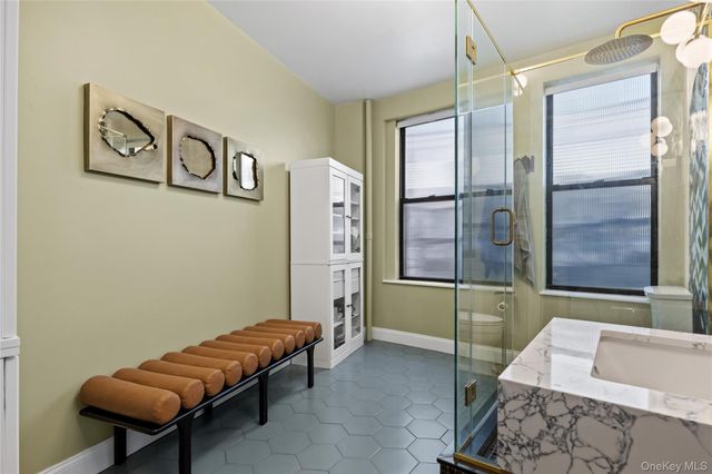 725 Riverside Drive 9C, New York (manhattan), NY 10031