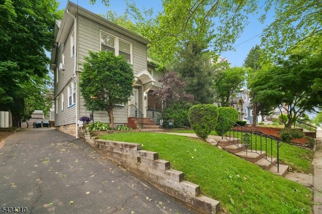 210 Hillside Rd, Elizabeth City, NJ 07208