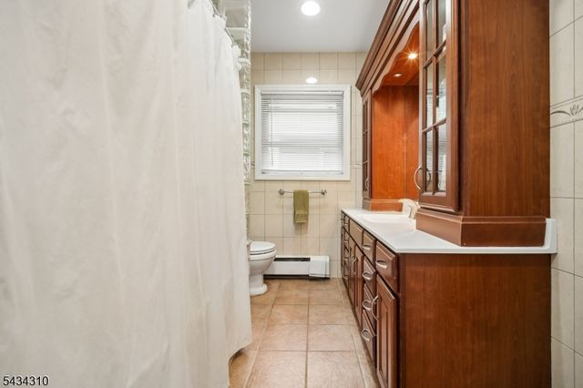 210 Hillside Rd, Elizabeth City, NJ 07208