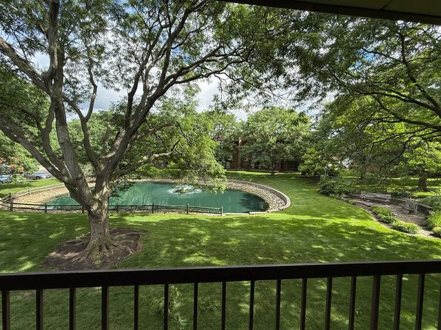 140 E Fountainview Lane 2B, Lombard, IL 60148