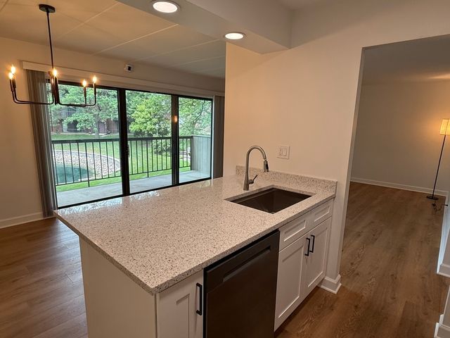 140 E Fountainview Lane 2B, Lombard, IL 60148