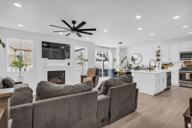7039 W MONSEN WAY, West Jordan, UT 84081