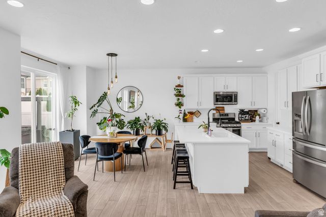 7039 W MONSEN WAY, West Jordan, UT 84081