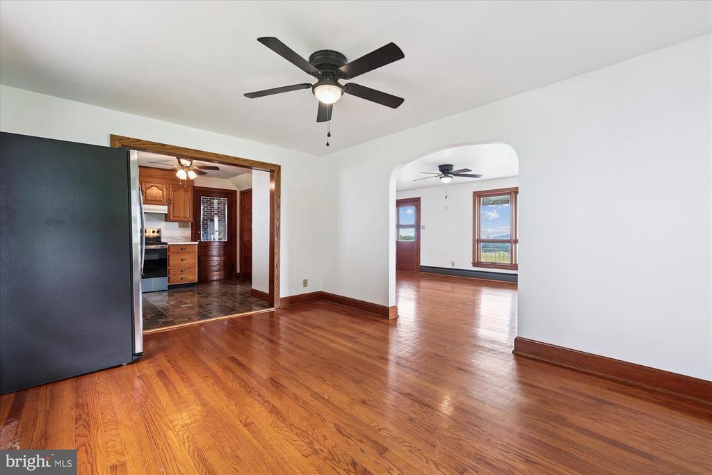 Image 19 of property listing at 15732 KELBAUGH RD, Thurmont, MD 21788
