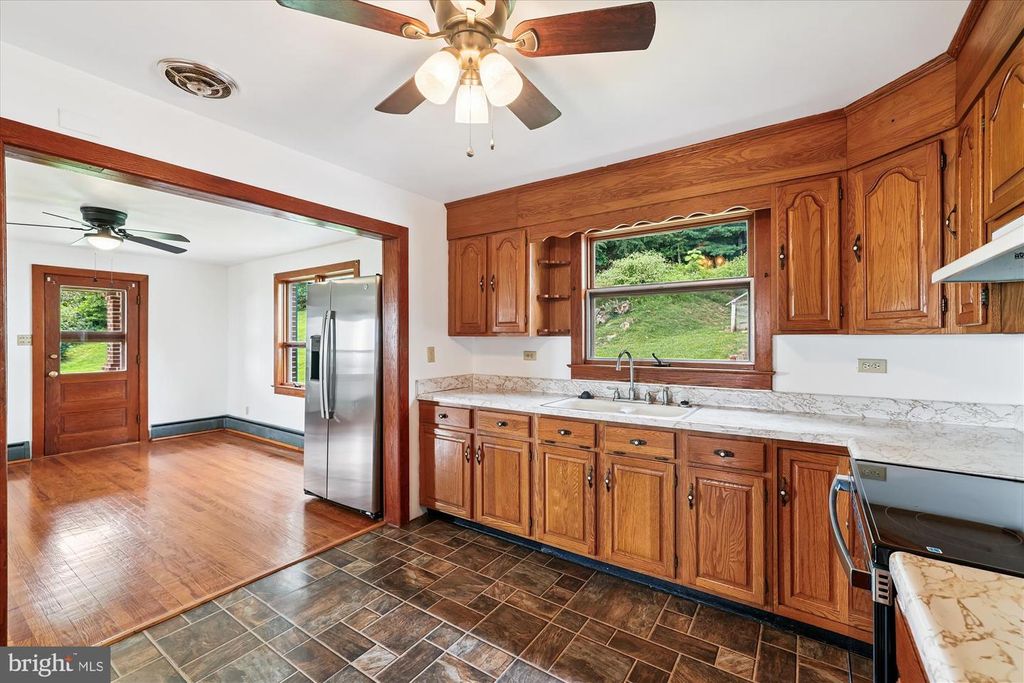 Image 23 of property listing at 15732 KELBAUGH RD, Thurmont, MD 21788