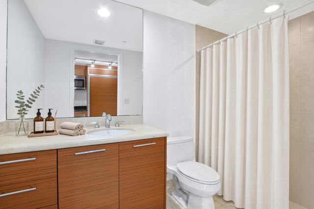 50 Biscayne Boulevard 4503, Miami, FL 33132