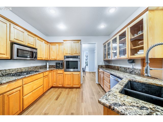 2860 BARBADOS Dr, Eugene, OR 97408