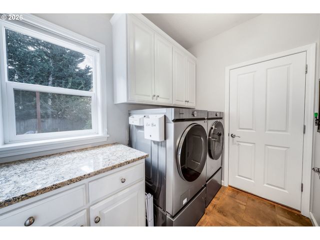2860 BARBADOS Dr, Eugene, OR 97408