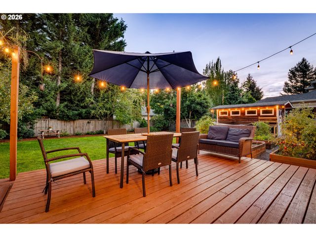 2860 BARBADOS Dr, Eugene, OR 97408