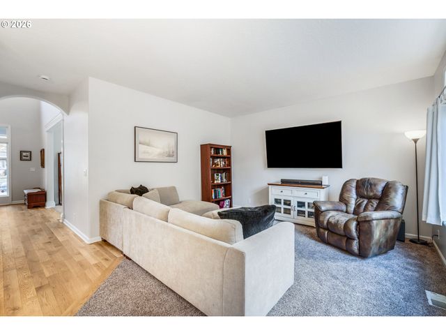 2860 BARBADOS Dr, Eugene, OR 97408