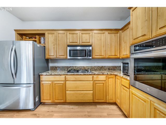 2860 BARBADOS Dr, Eugene, OR 97408