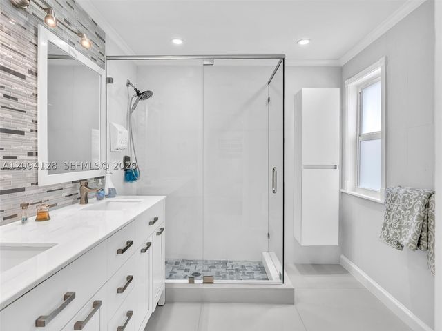 5121 NE 30th Ter, Lighthouse Point, FL 33064