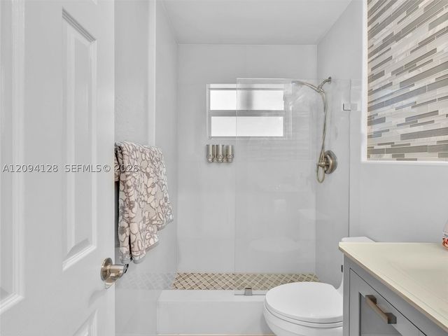 5121 NE 30th Ter, Lighthouse Point, FL 33064