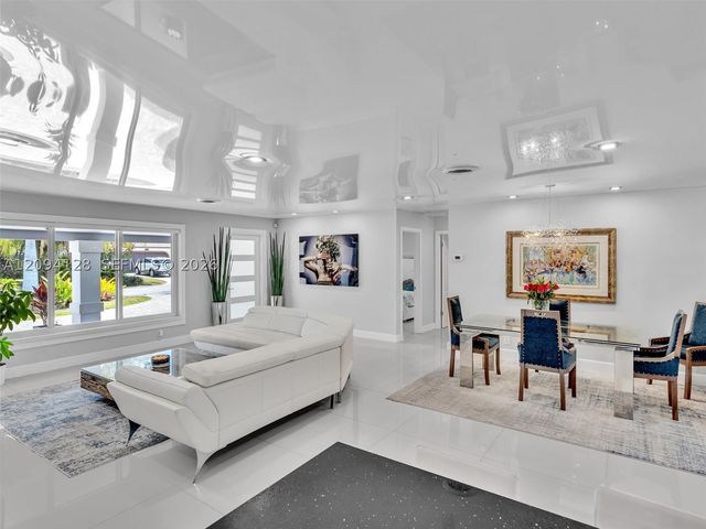 5121 NE 30th Ter, Lighthouse Point, FL 33064