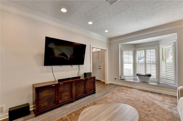 7111 Saint Charles Square, Roswell, GA 30075