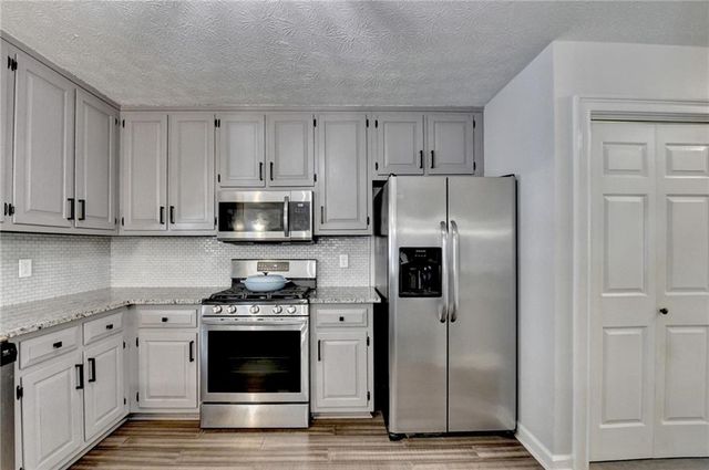 7111 Saint Charles Square, Roswell, GA 30075