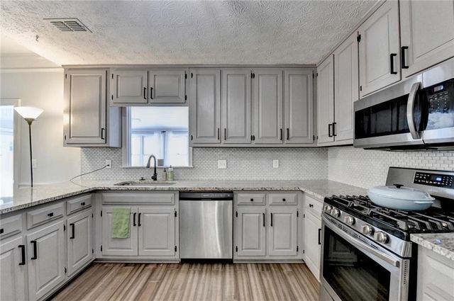 7111 Saint Charles Square, Roswell, GA 30075