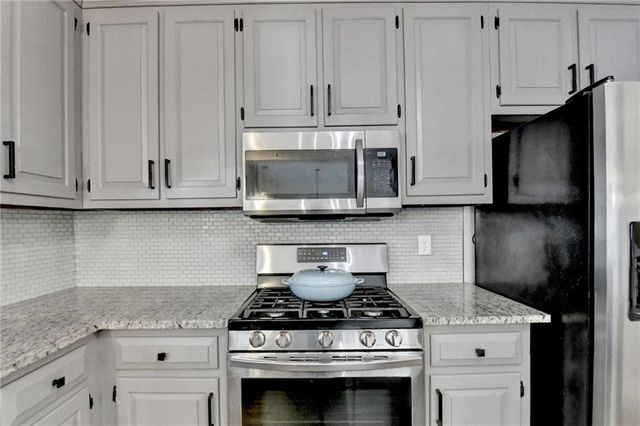 7111 Saint Charles Square, Roswell, GA 30075