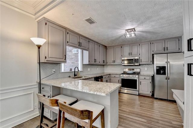 7111 Saint Charles Square, Roswell, GA 30075