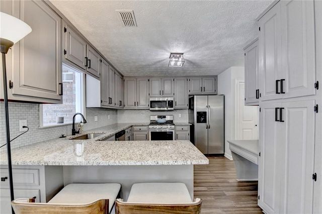 7111 Saint Charles Square, Roswell, GA 30075