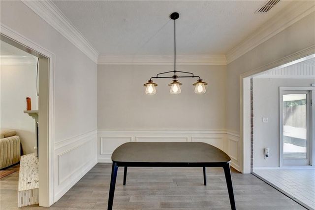 7111 Saint Charles Square, Roswell, GA 30075