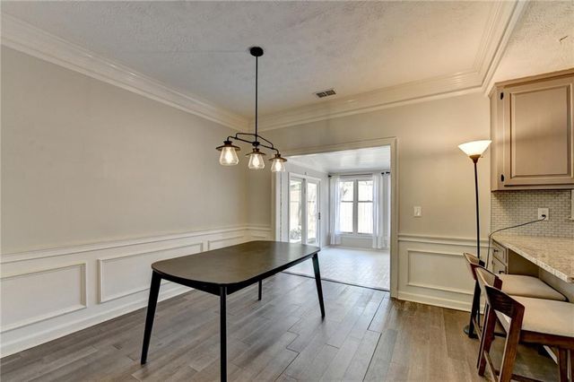 7111 Saint Charles Square, Roswell, GA 30075