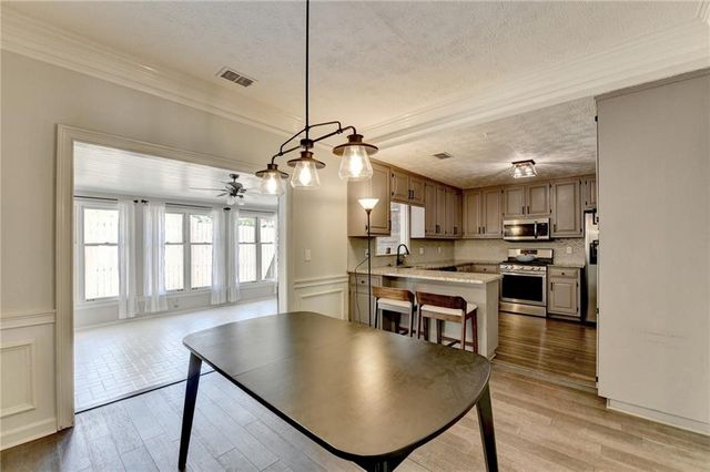 7111 Saint Charles Square, Roswell, GA 30075