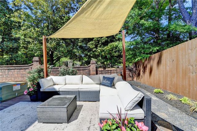 7111 Saint Charles Square, Roswell, GA 30075