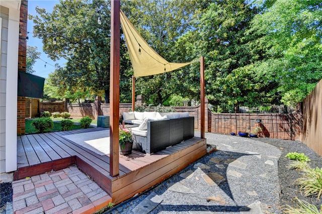 7111 Saint Charles Square, Roswell, GA 30075