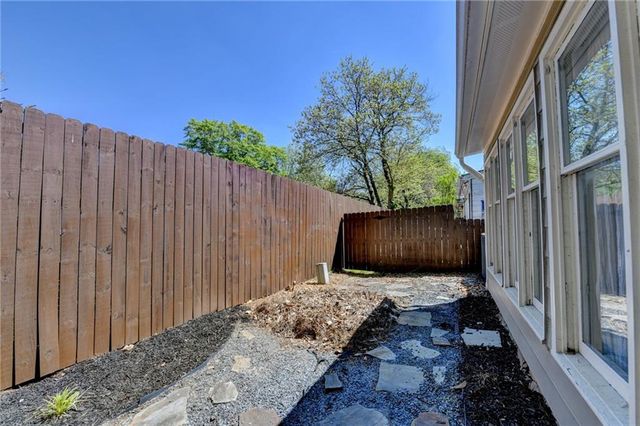 7111 Saint Charles Square, Roswell, GA 30075