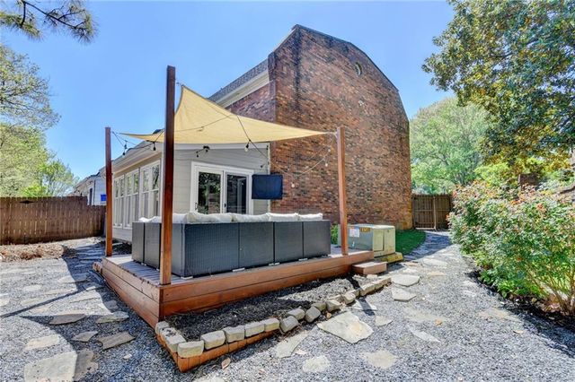 7111 Saint Charles Square, Roswell, GA 30075