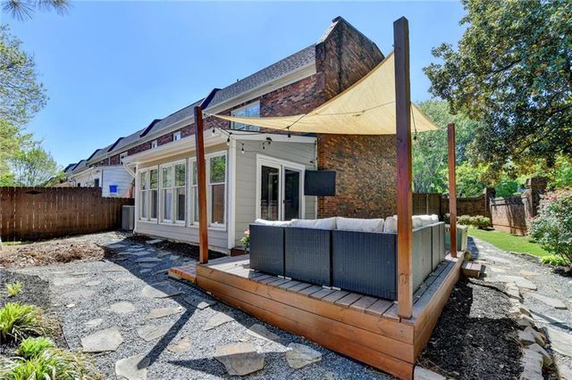 7111 Saint Charles Square, Roswell, GA 30075